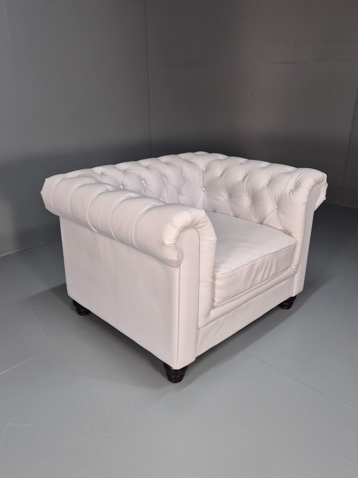 photo furniture White Vinyl Vegan Leather Chesterfield Armchair Retro Club Chair Eb10455 Vche