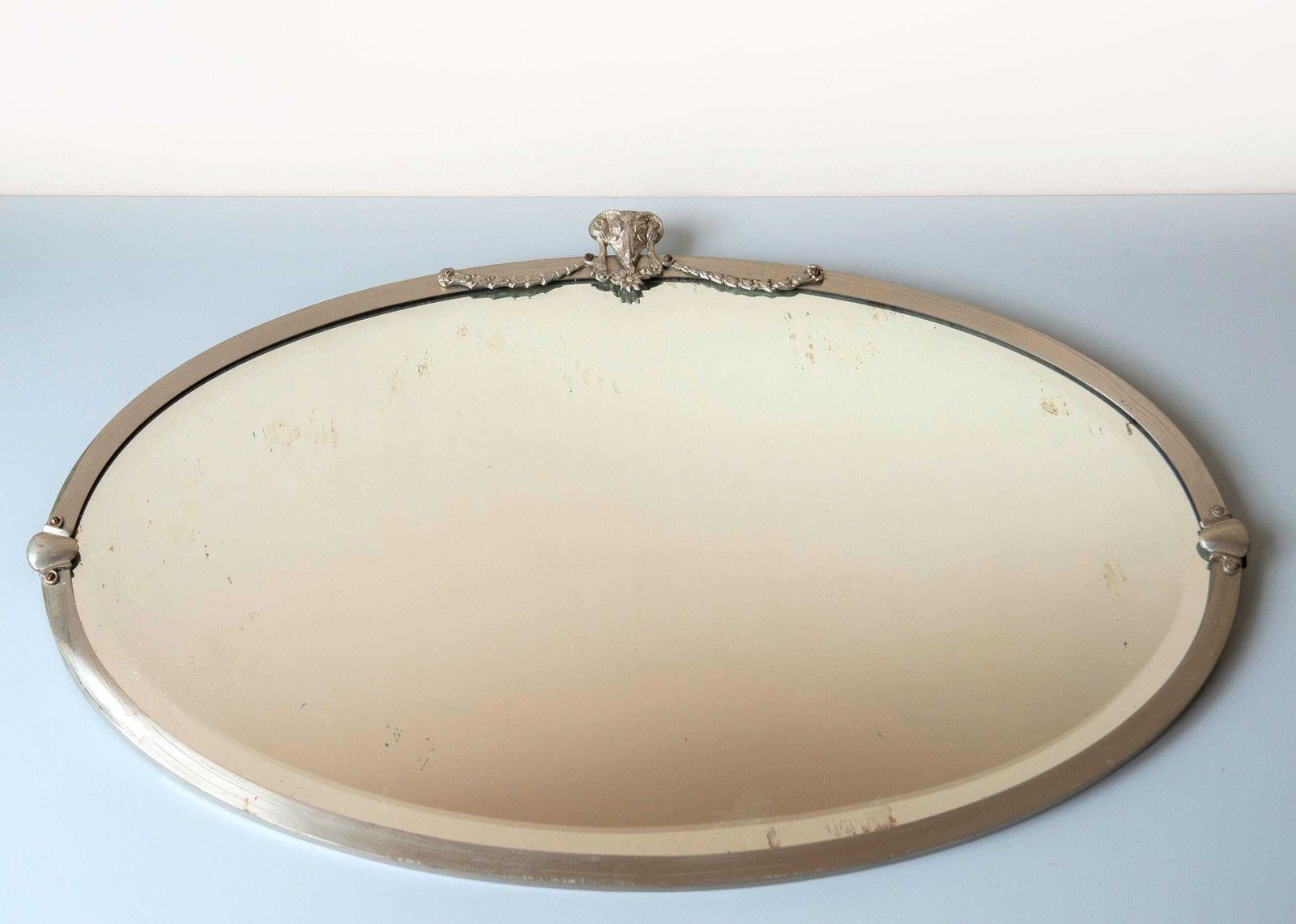 Woonaccessoires Art Deco Spiegel Met Ophangketting, Antieke Decoratieve Wandspiegel Met Geslepen Glas, Jaren 1940 Design, Ovale Facetgeslepen Glazen Spiegel photo