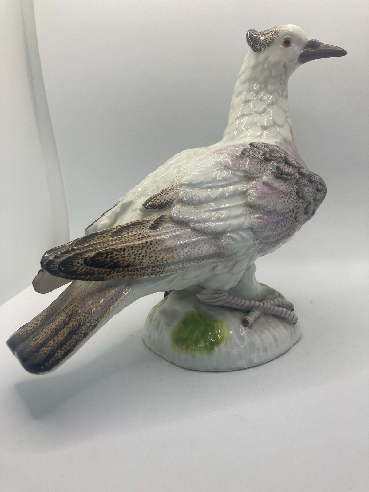 photo furniture 20th Century Porcelain Figure Of A Dove
