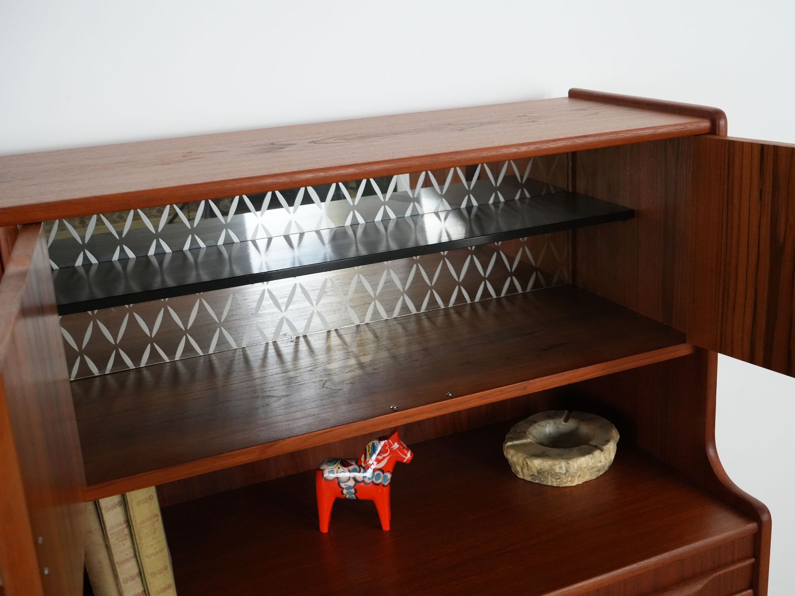 Teakhouten Highboard, Deens Design, Ca. Jaren 1960, Productie: Denemarken photo vintage