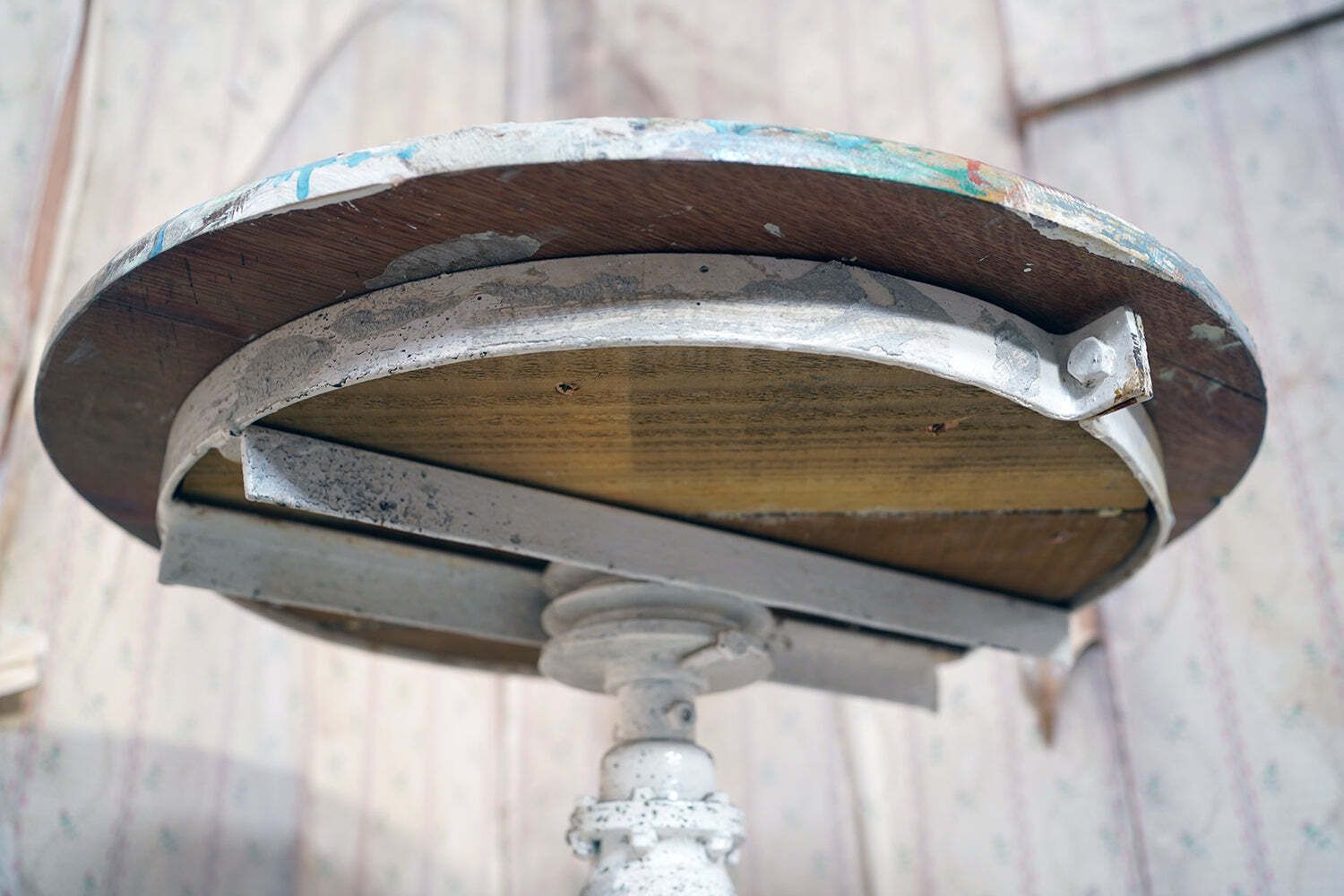 photo vintage An Early/Mid 20thc French Painted Steel & Pine Sculptors Stand C.1930 40