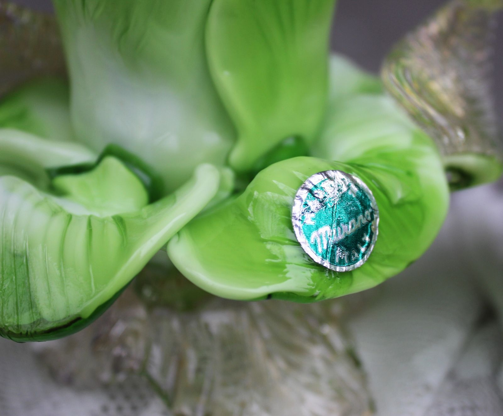 photo vintage Pair Of Green Murano Glass Flower Candle Holders With Gold Aventurine, Italy C.1970s