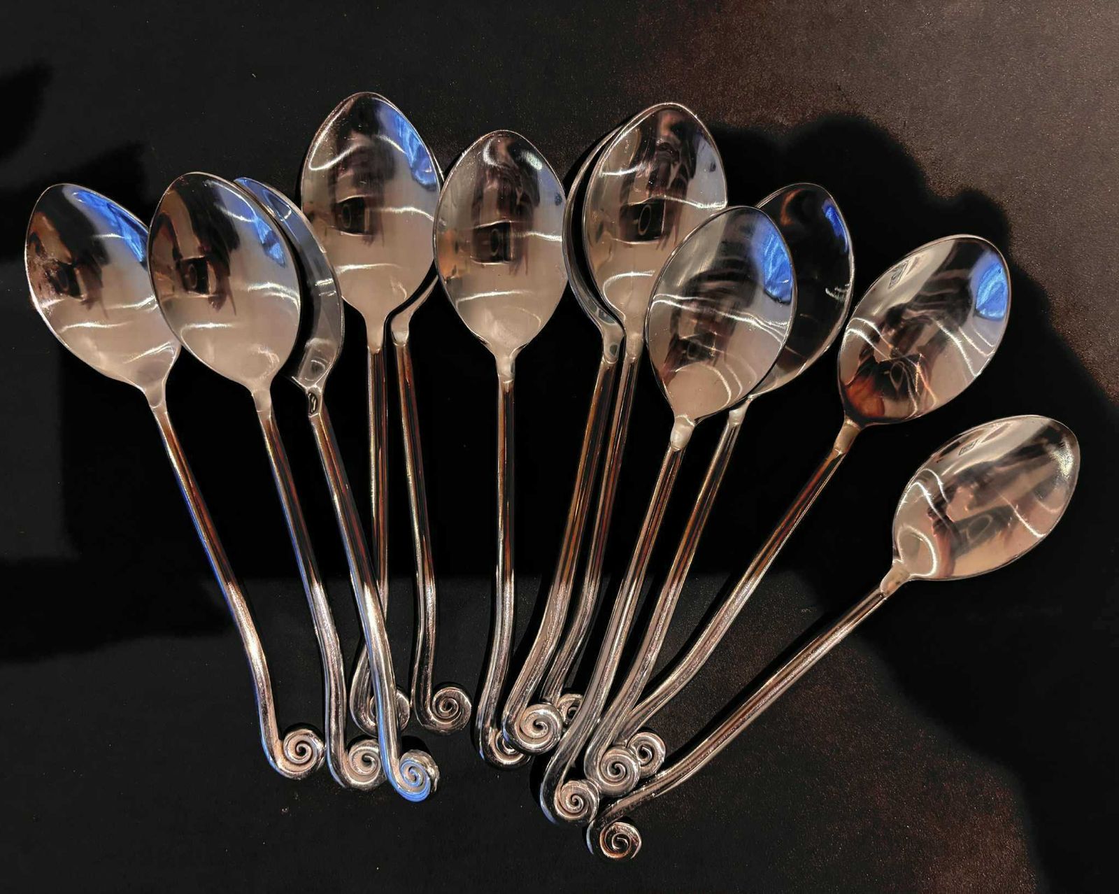 Set Van 12 Franse Dessertlepels: Swirl Twist Bestek, Brutalist Middeleeuwse Stijl photo 184.0