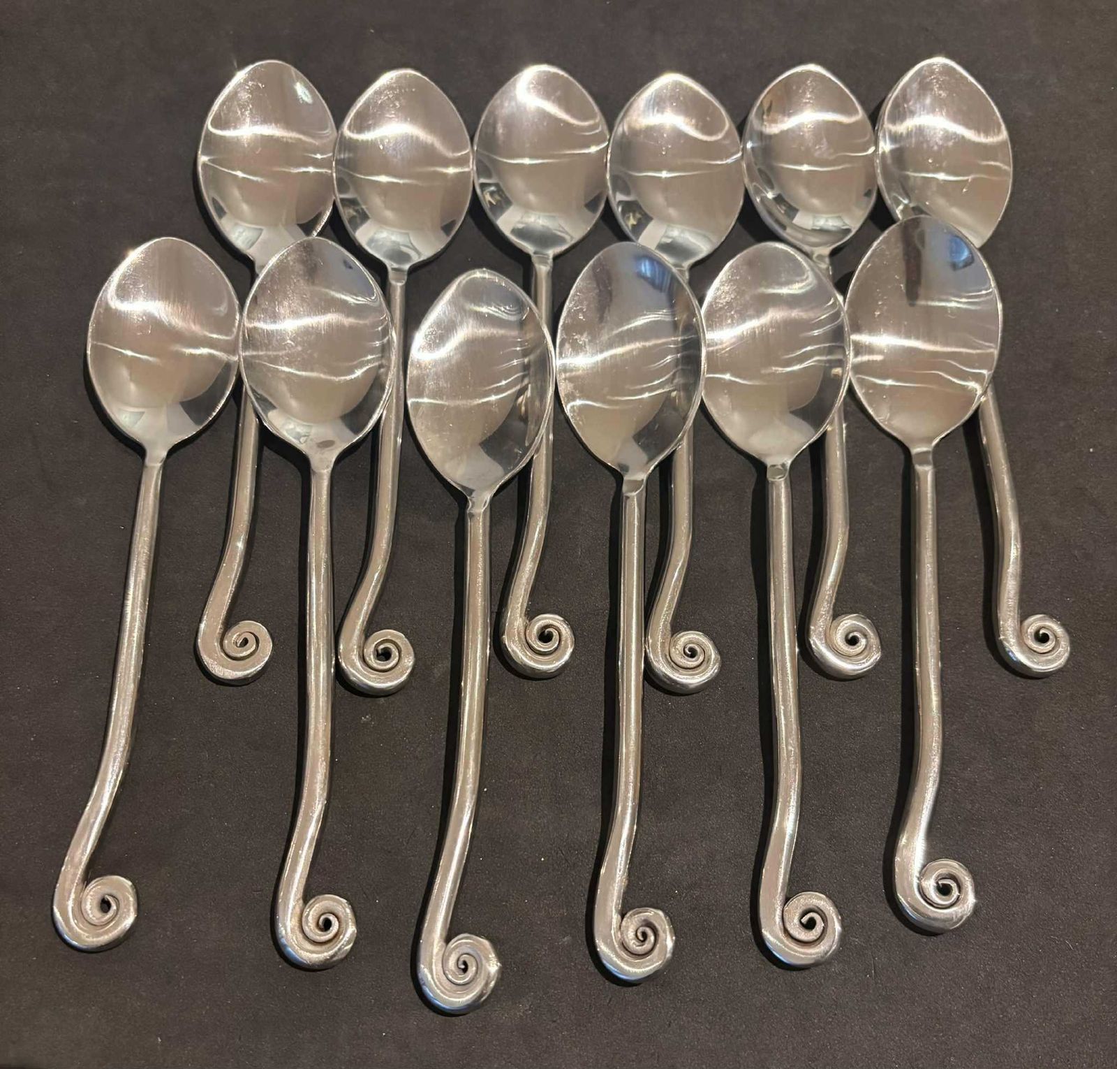 photo for sale Set Van 12 Franse Dessertlepels: Swirl Twist Bestek, Brutalist Middeleeuwse Stijl