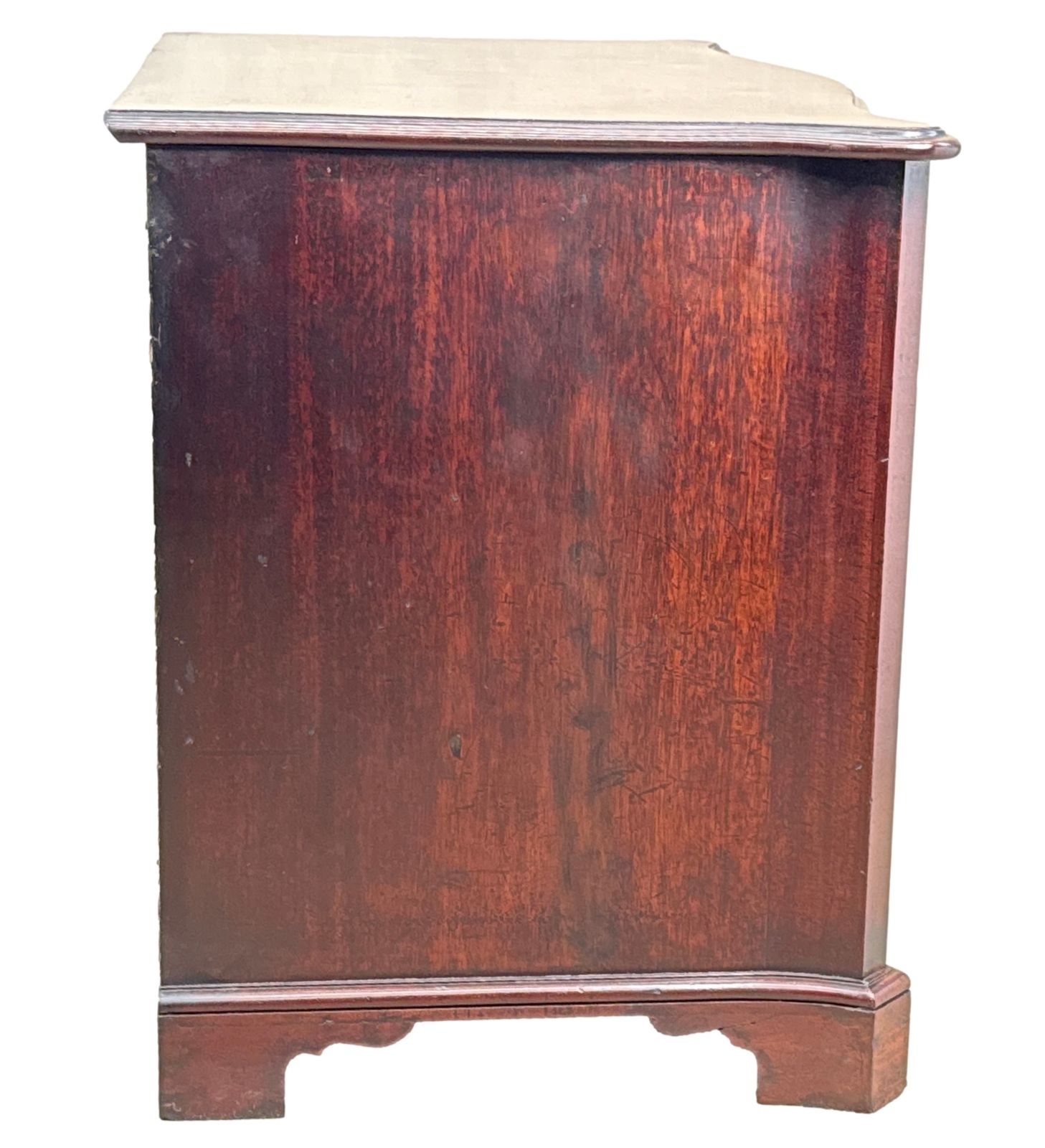 Fine 18th Century Mahogany Serpentine Commode Chest (England, Circa 1760) photo vinterior