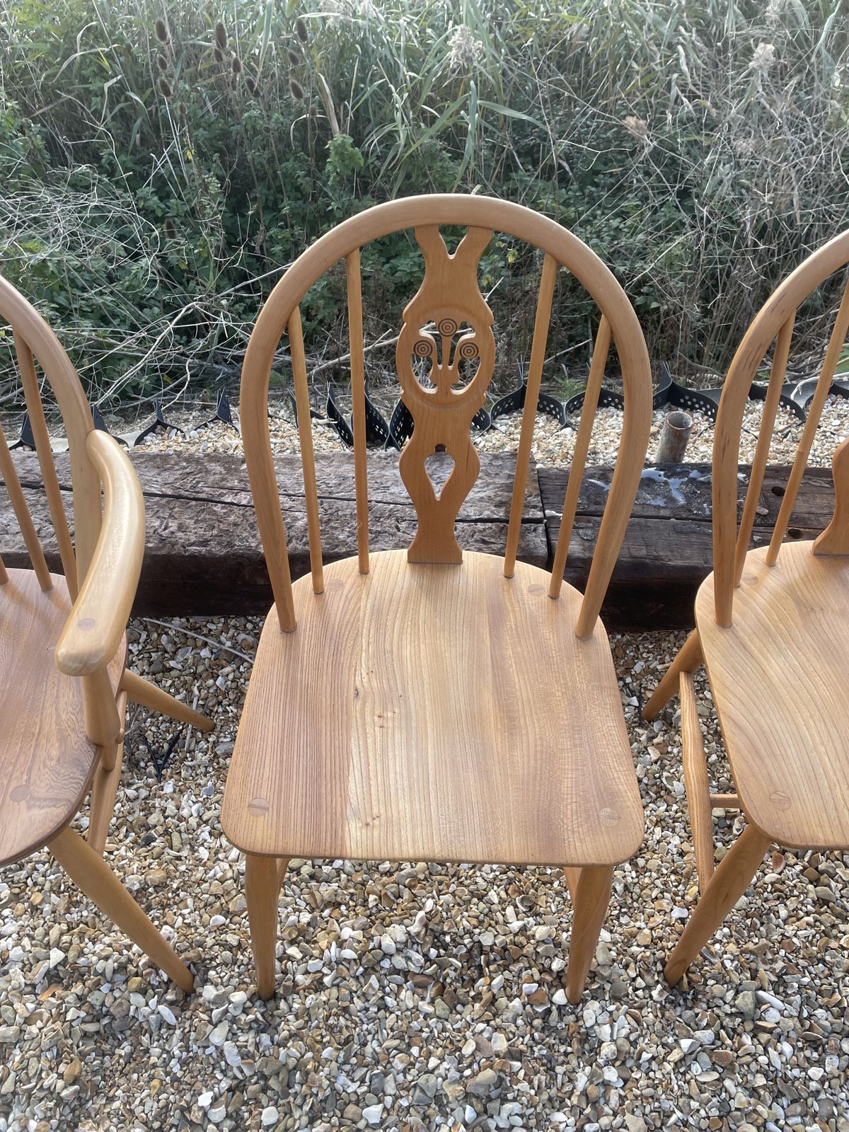 photo furniture Set Of 4 Ercol Fleur De Lis Pattern Dining Chairs