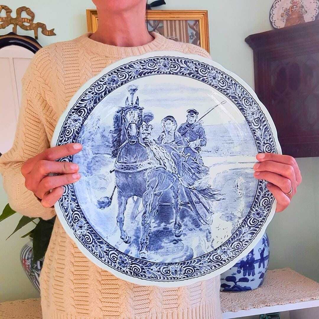 Large Delft Wall Plate Dutch Winter Scene With Horse Carriage By Boch Royal Sphinx C1960s, 39 Cm Diameter