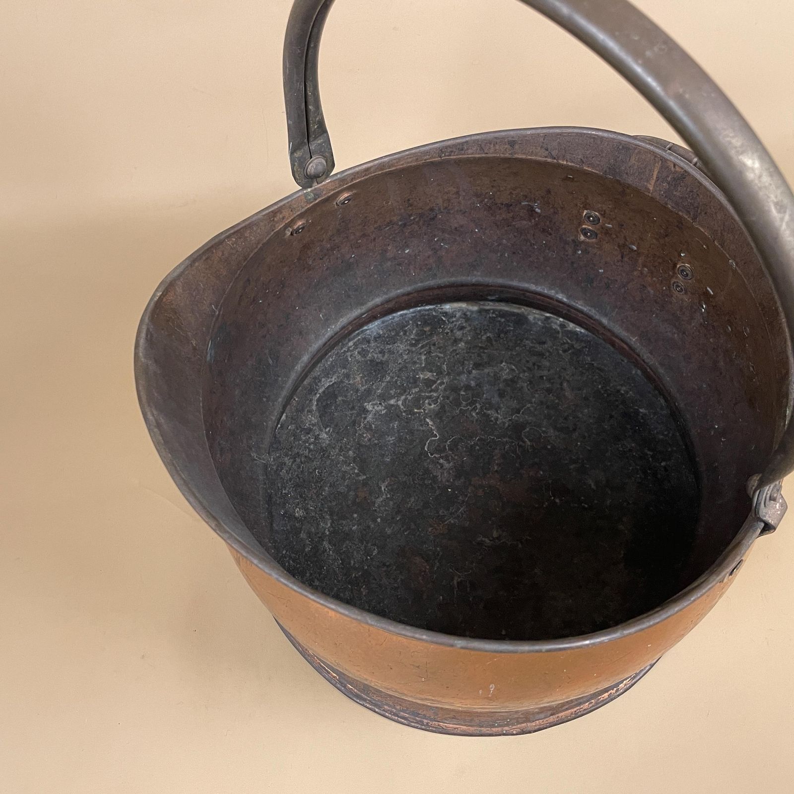 photo furniture Antique Metal Copper Coal Bucket Handle Fireside Fire Side Scuttle Helmet Farmhouse Cottage Brass Gold Vintage Fireplace