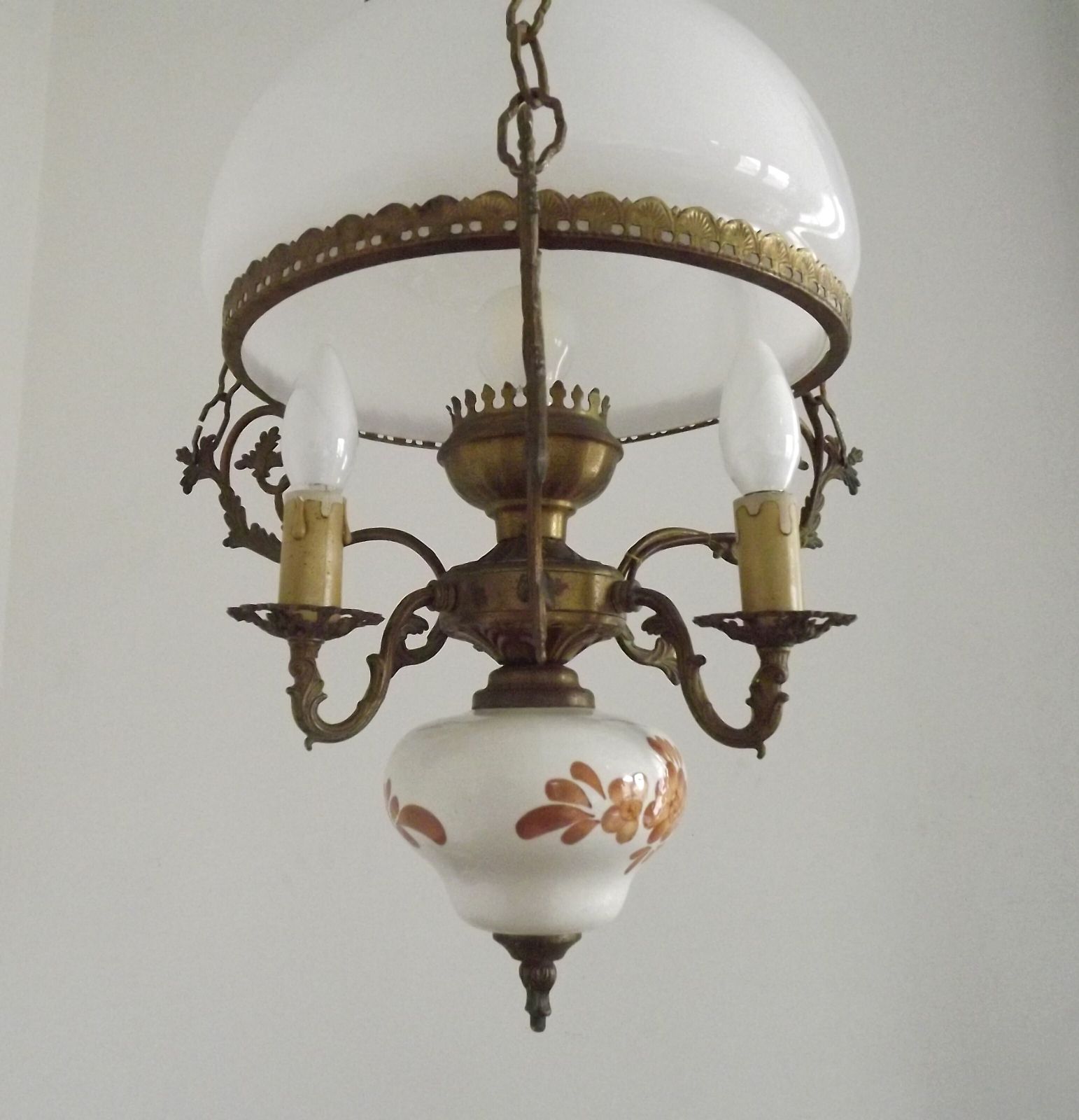 Lanterne suspendue d'époque, style campagne française, 4 lumières, abat-jour en verre opaque et finial floral photo 280.0