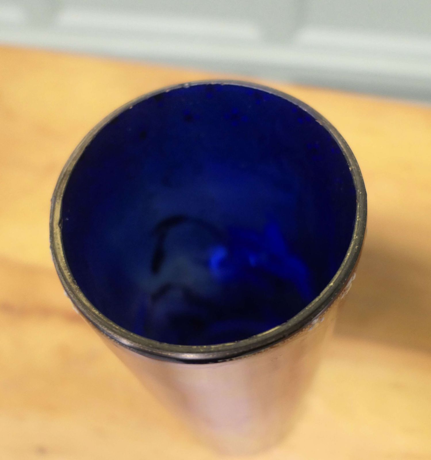 A Stunning Cobalt Blue Enamelled Vase With Daffodils photo vinterior