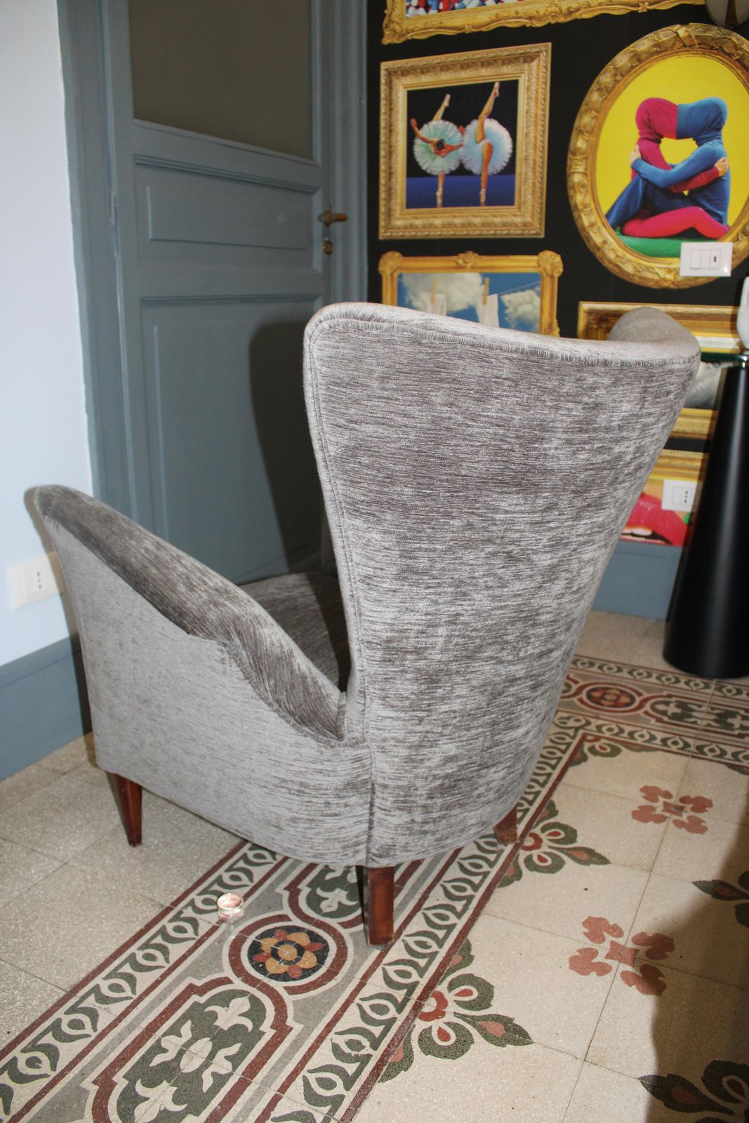 photo furniture Italian Design Armchair 1950s Geometric Shapes Wooden Feet Gio Ponti Style