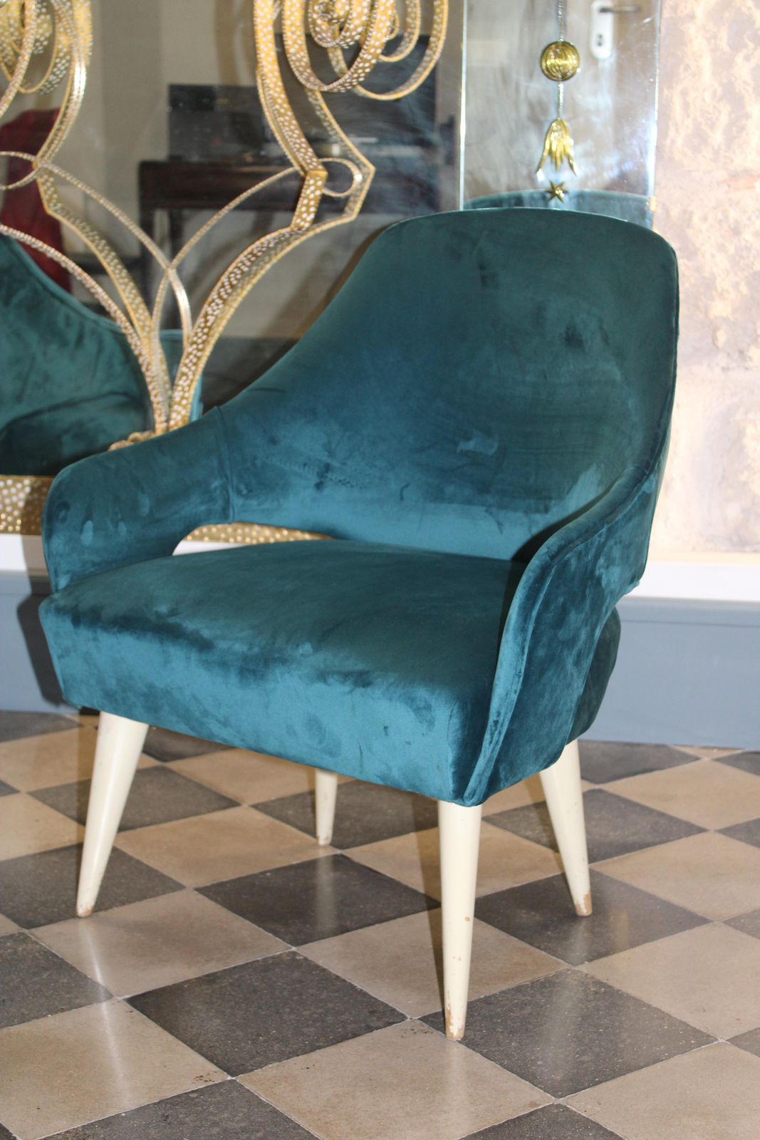 Pair Of Dassi Armchairs, 1950s Italy, Green Velvet, White Lacquered Wooden Feet photo Furniture