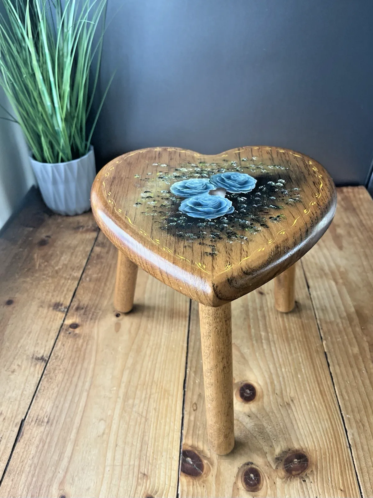 Vintage Heart Shaped Painted Love Stool Plant Stand Country Farmhouse Victorian photo furniture