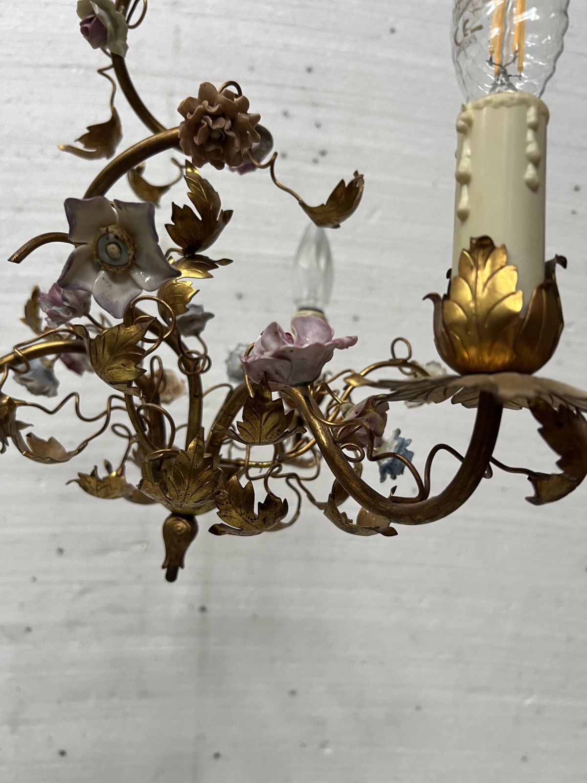 Louis XVI Style Chandelier In Gilded Metal And Porcelain Flowers, 20th Century photo buy