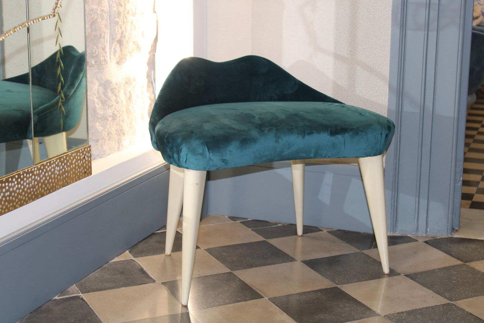 Vittorio Dassi 1950 Shaped Bench In Green Velvet And Gio Ponti Lacquered Feet photo vinterior