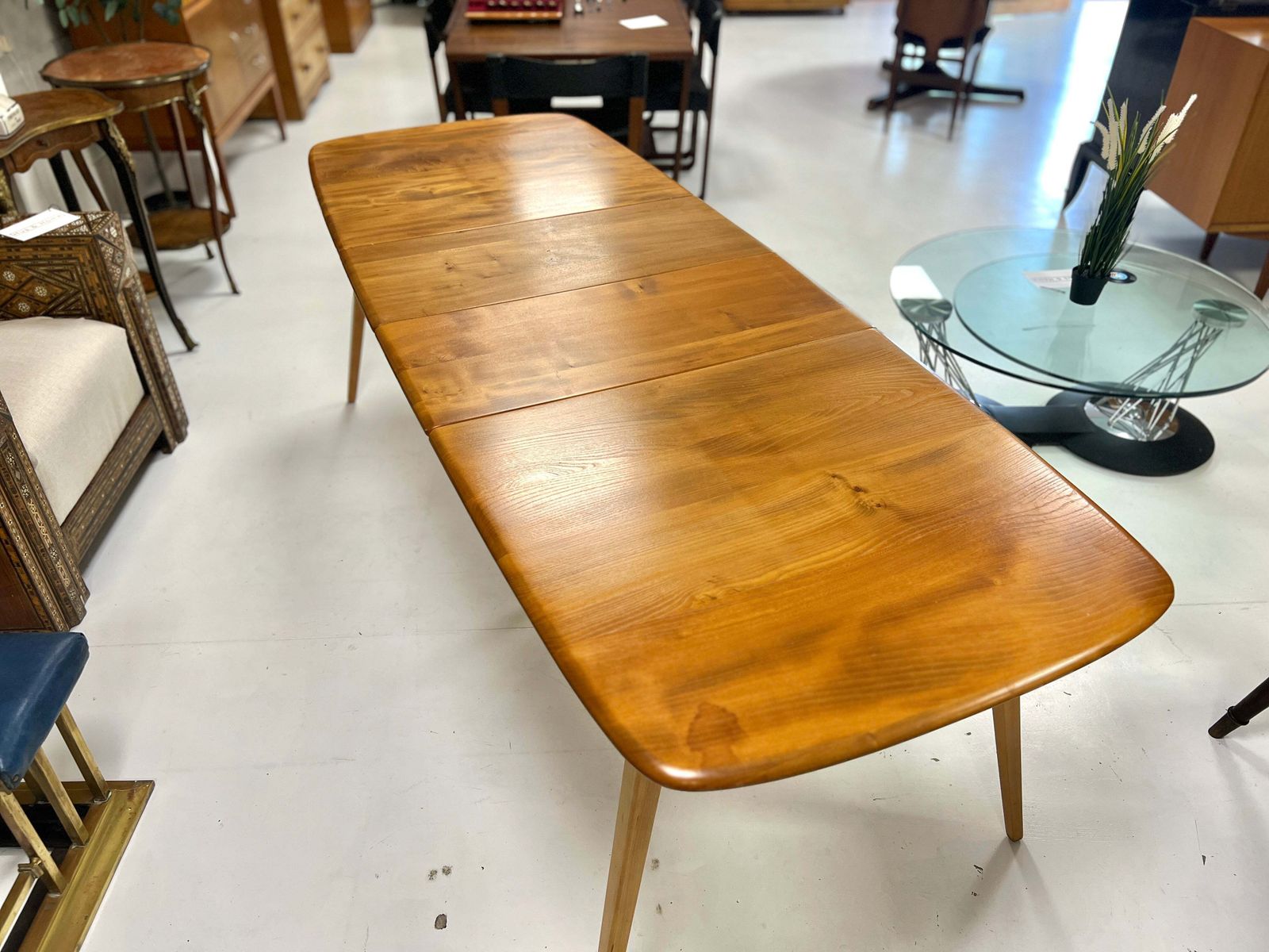 Ercol 444, Grand Windsor Elm Extending Dining Table photo vintage