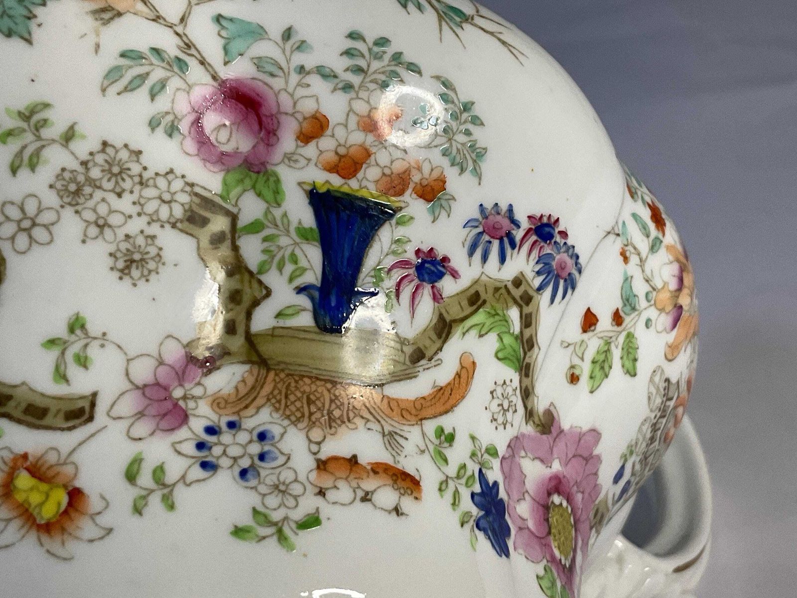 photo vintage English Porcelain Teapot, Early 19th Century, With Provenance. A Rare Piece.