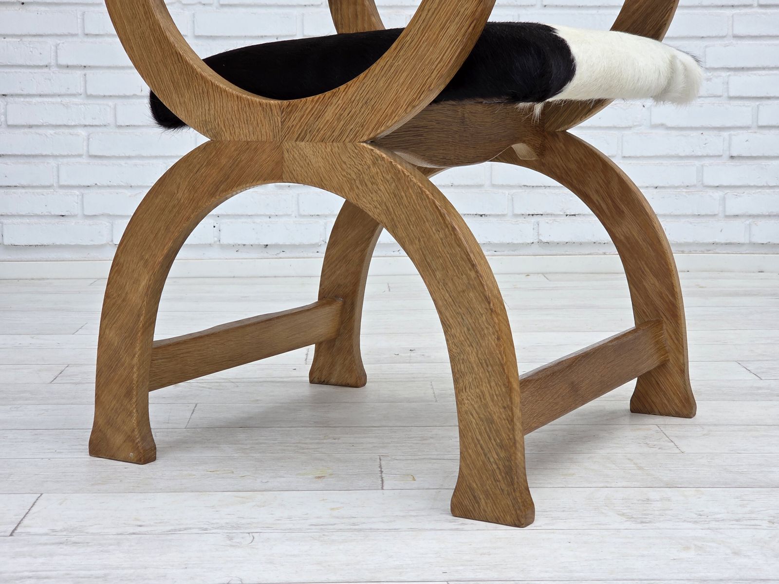 Ca. Jaren 1960, Deense Fauteuil Met Hoge Rug, Echt Koehide, Eikenhout, Opnieuw Bekleed. photo 1170.0
