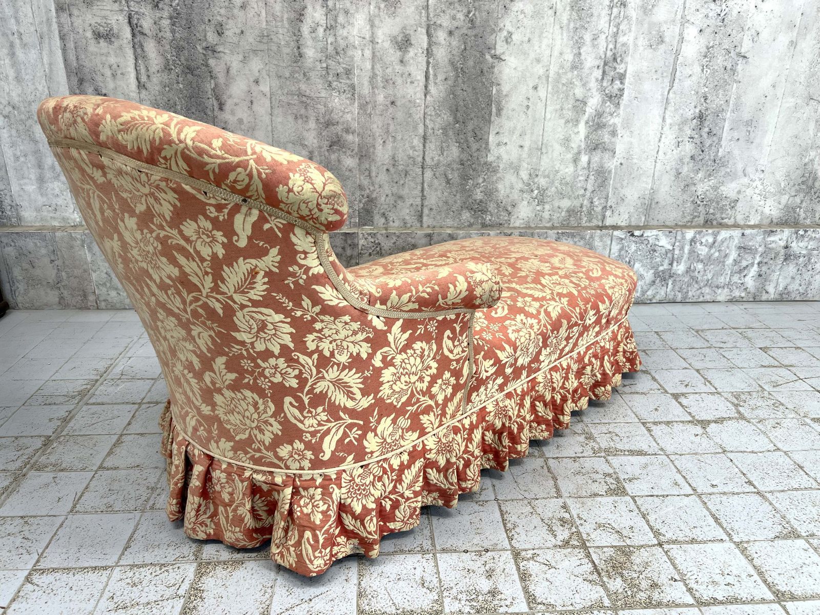 Furniture Napoleon III Pink Jacquard Chaise Longue photo