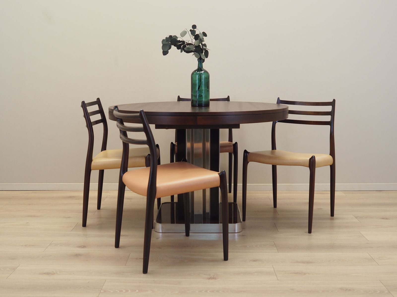 Round Mahogany Table, Italian Design, 1970s, Production: Italy photo furniture