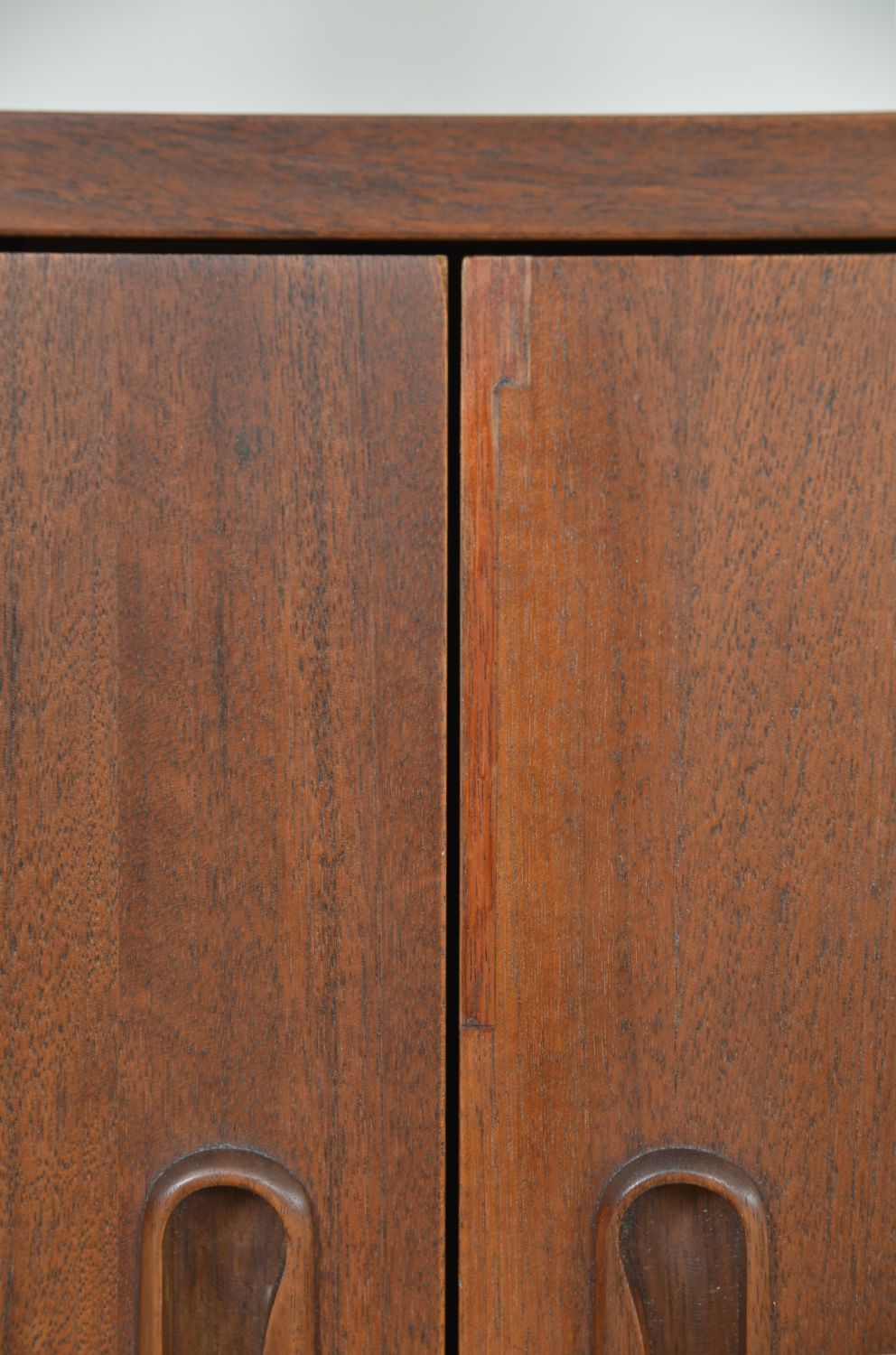 photo vinterior Midcentury George Nelson Omni Herman Miller Modular Shelving System Walnut 1950s