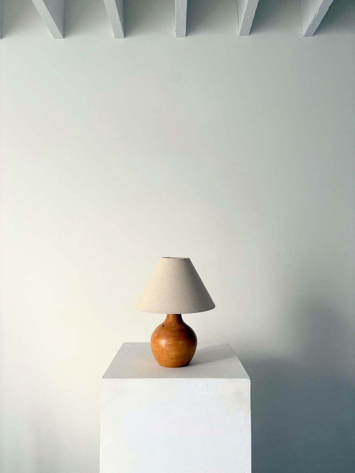 Organic Scandinavian Mid Century Table Lamp In Teardrop Shade, Rewired And Pat Tested Mid Century Accent Light In Solid Turned Maple Wood photo for sale