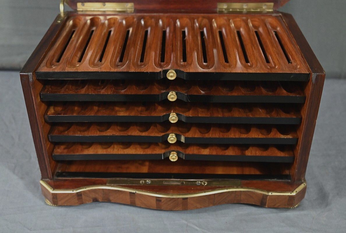 photo vinterior Marquetry Cigar Humidor, Napoleon III Period – Mid 19th Century