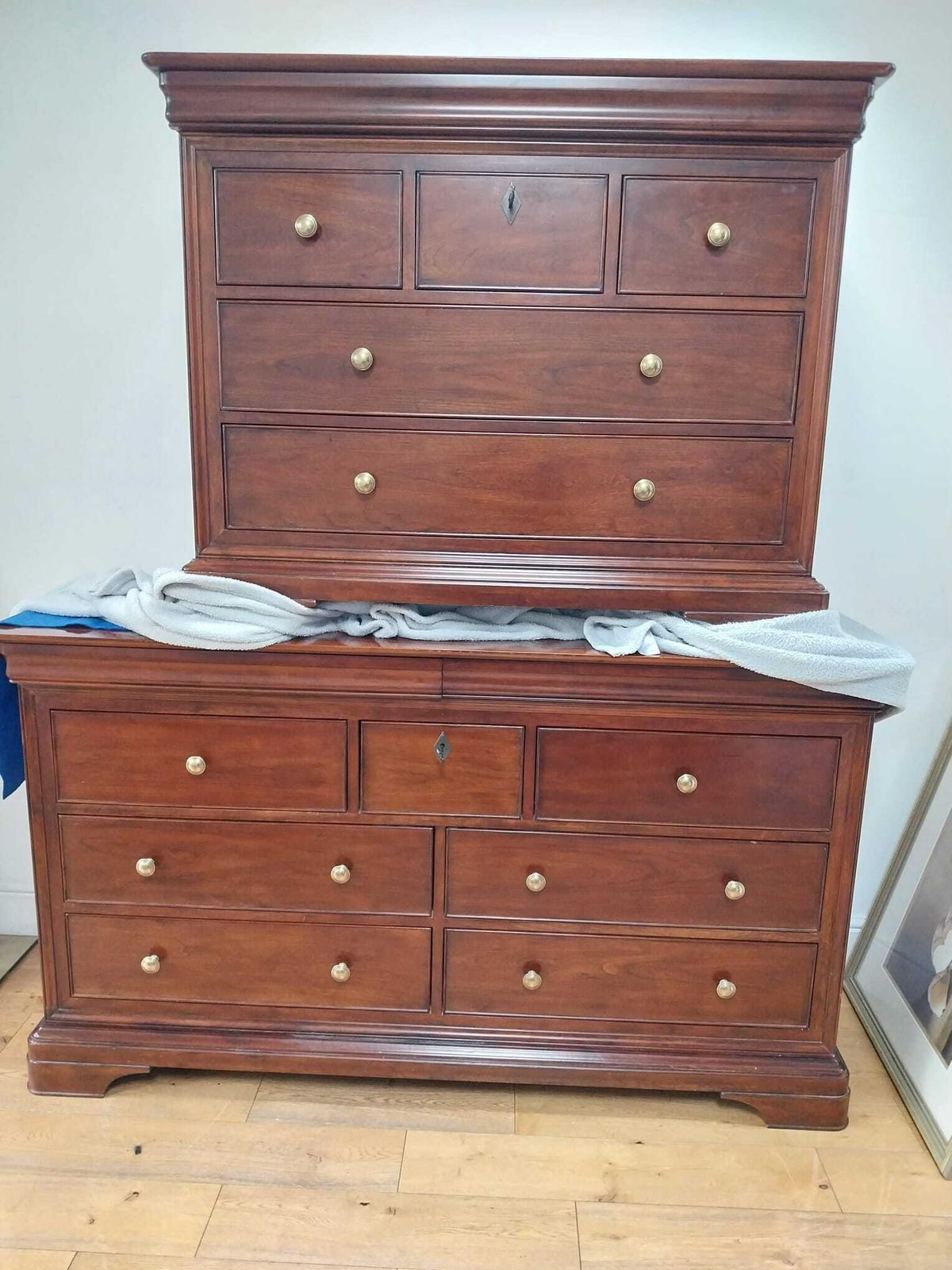 Pair Of Elegant Chests Of Mahogany Drawers
