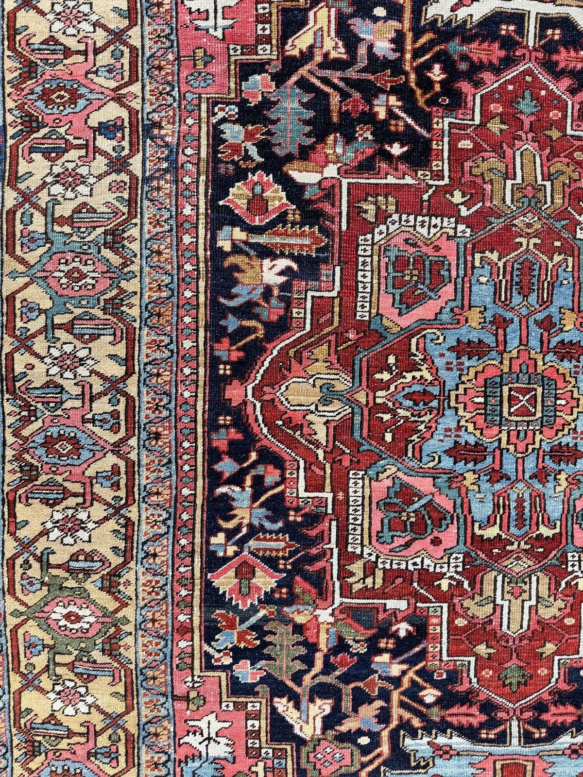 photo vinterior Antique Heriz Carpet 3.29m X 2.12m