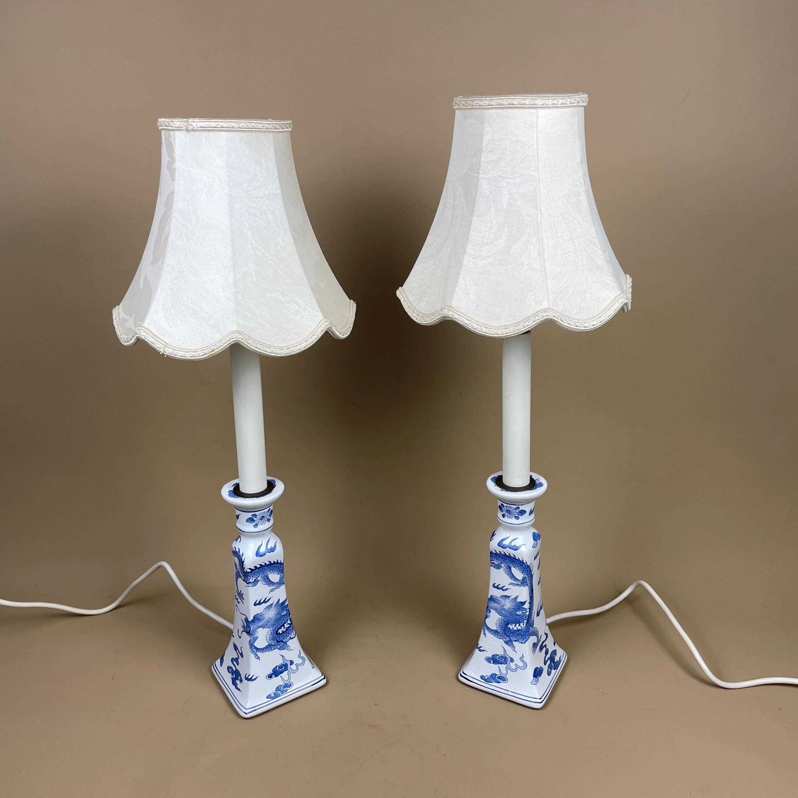 Pair Oriental Ceramic Candlestick Lamps With Shades Blue White Dragon Design Vintage Chinoiserie Porcelain Bedside Table Lighting Chinese photo Lighting
