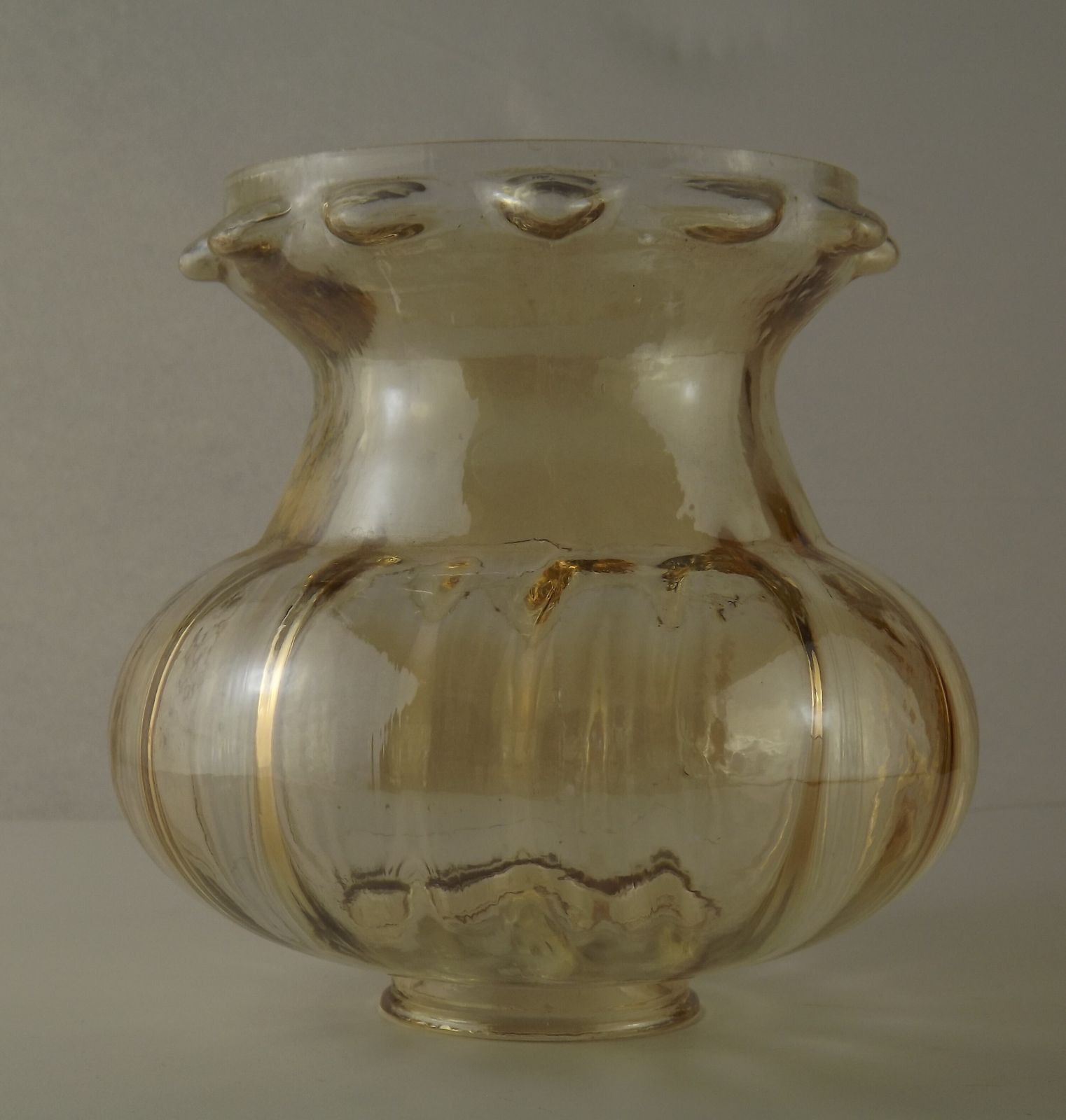 Paire assortie de tulipes de remplacement en verre bullé ambré, mid-century photo Luminaires