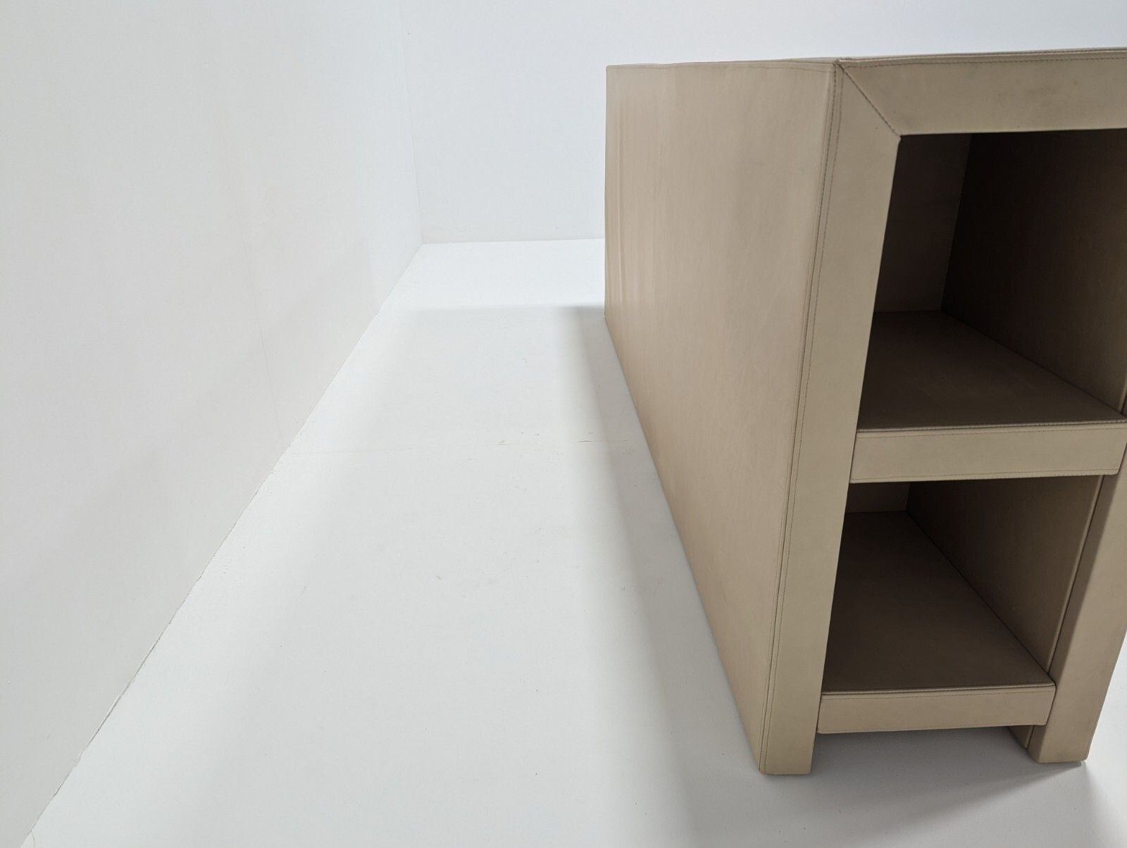 photo furniture Luxury Designer Tv Unit Wall Divider Fair Condition Cream Leather Save £££