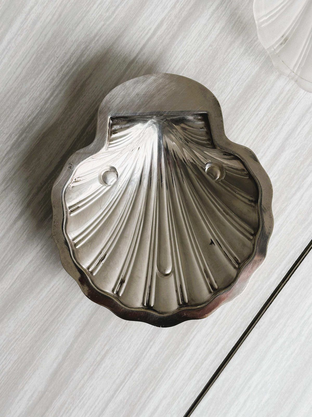 Shell Shaped Jewelry Holder Or Butter Dish, Glass And Silver Plated Metal, Elegant Object, Chic Table Decoration And Refined Gift photo Home Decor