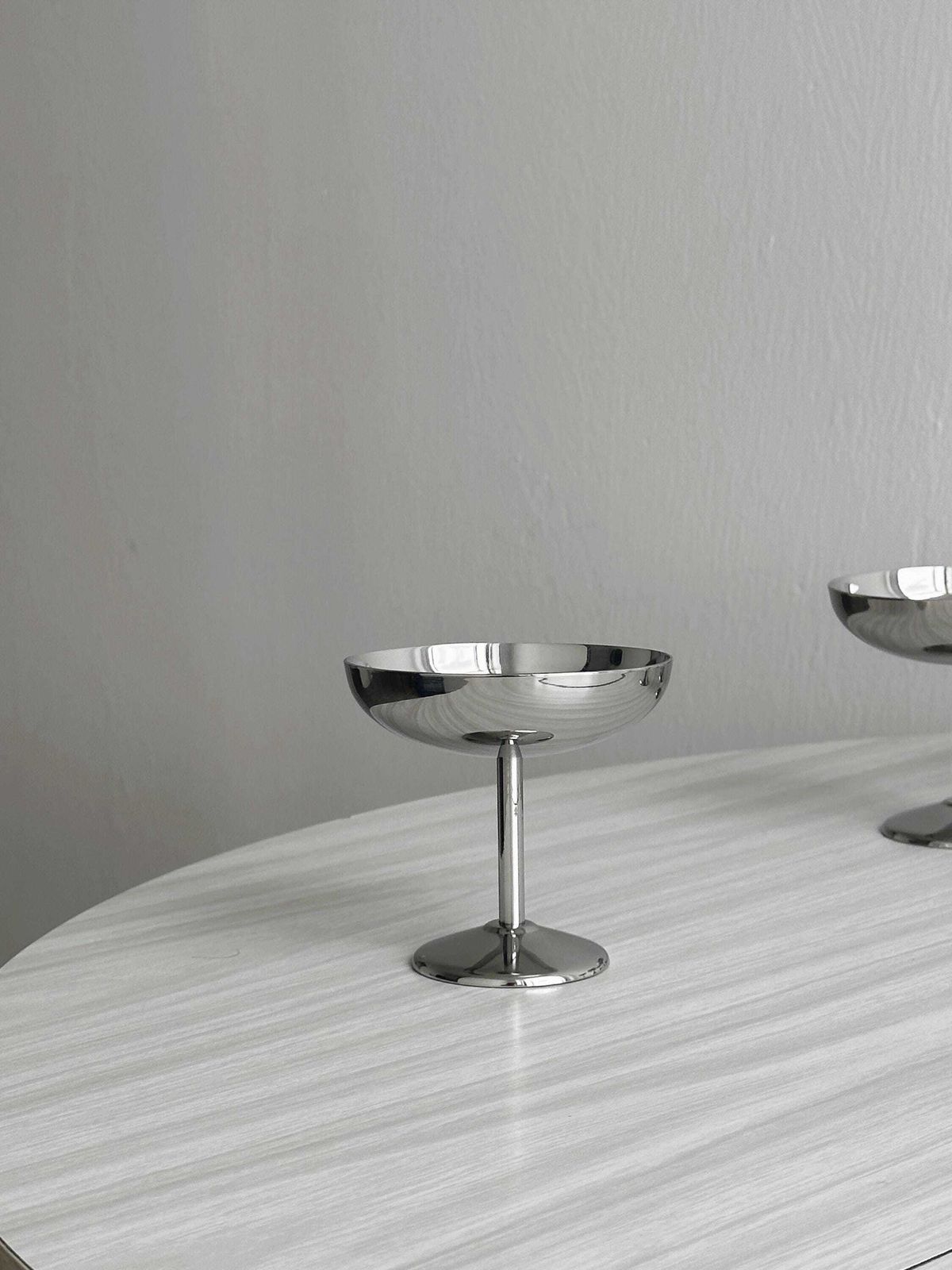 8 coupelles sur pied en acier inoxydable, style Letang Remy, fabrication française, art de la table en métal, service à dessert, idée cadeau. photo for sale