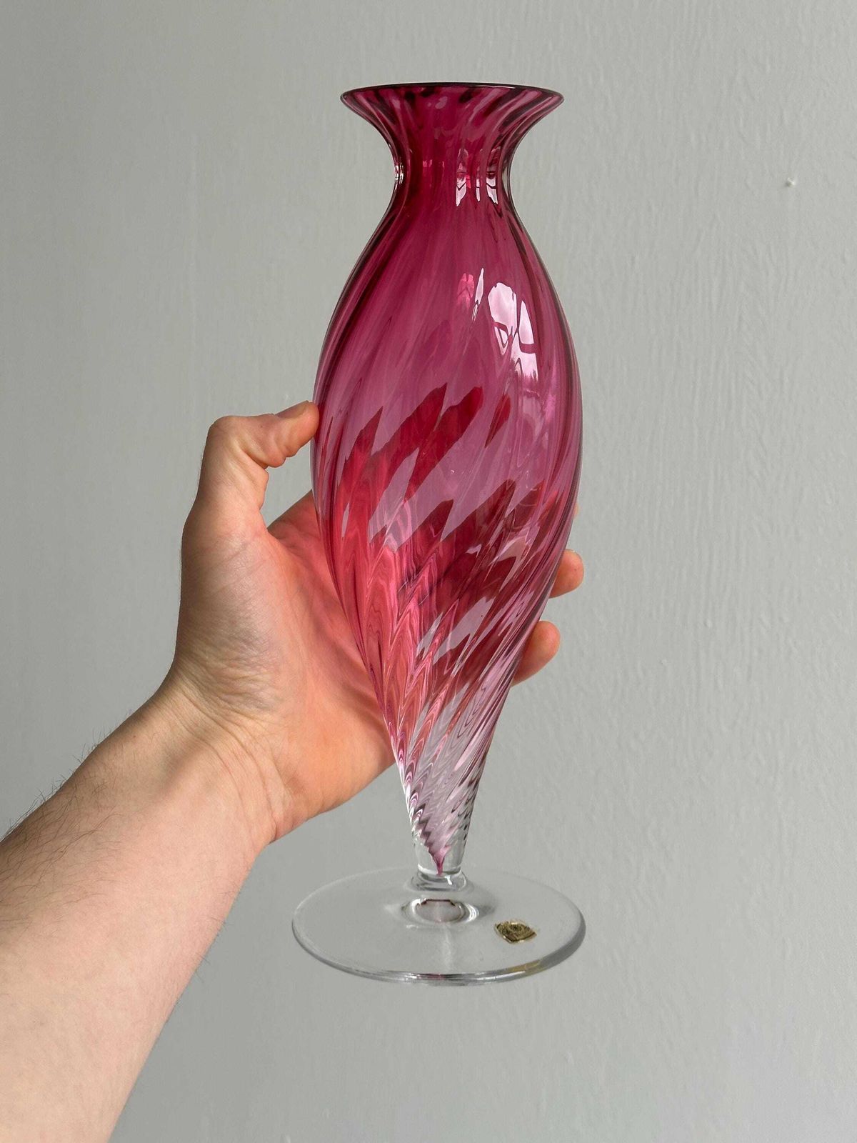 Vase en verre soufflé torsadé rose, Cristallerie Du Val Saint Lambert photo vinterior
