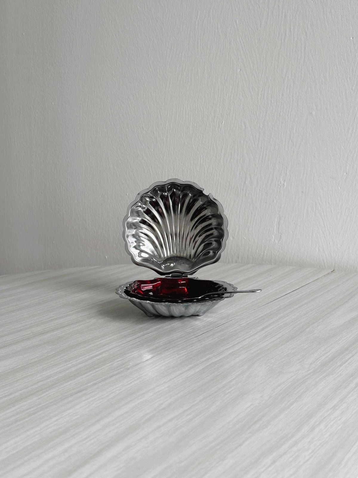 Metal Butter Dish With Lid And Matching Spoon, Caviar Pot, Shell Design, Shiny Metal, Chrome Metal Tableware