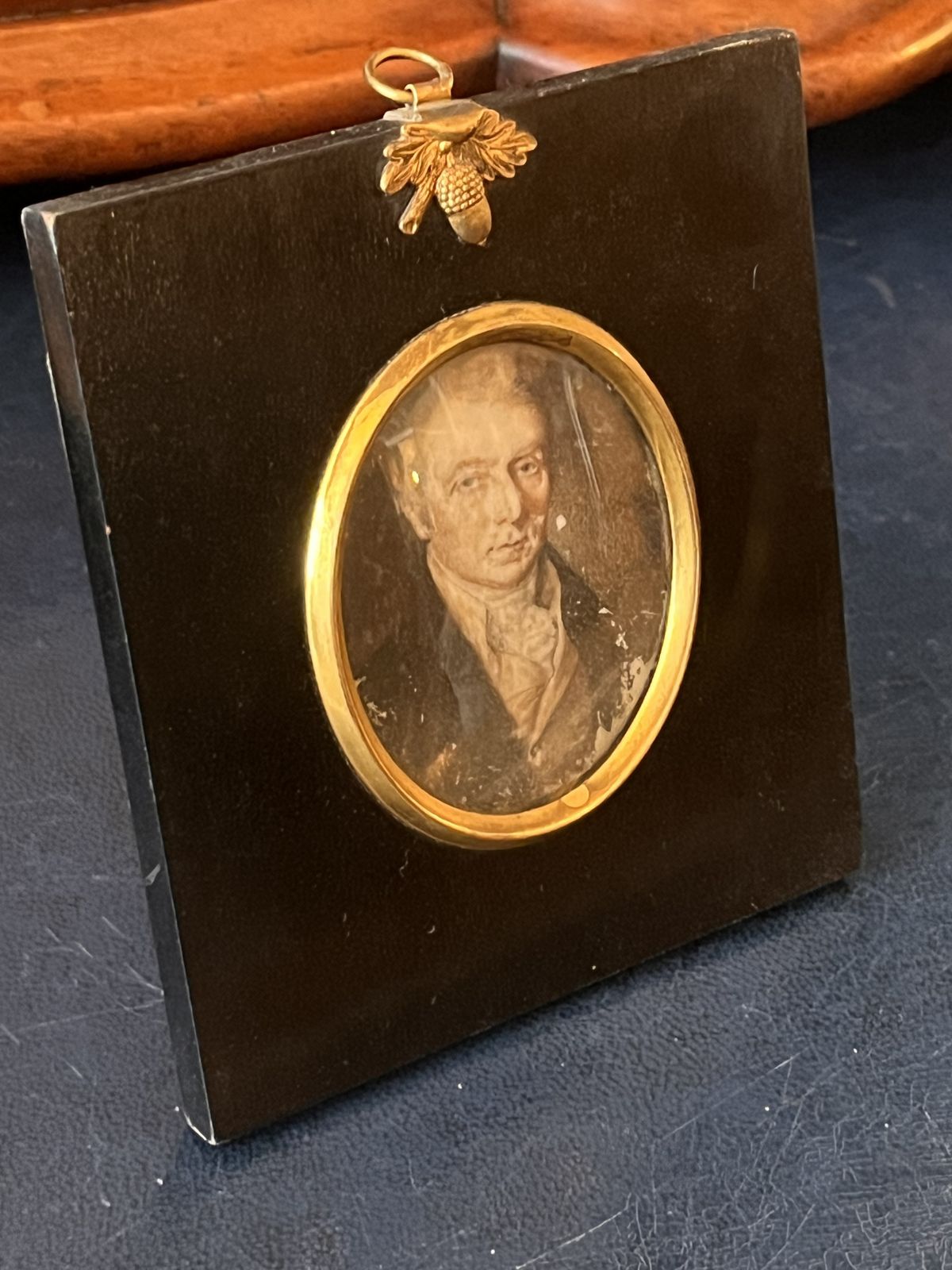 photo vintage Georgian Framed Miniature Oil  Painting Of A Gentleman Dated 1804