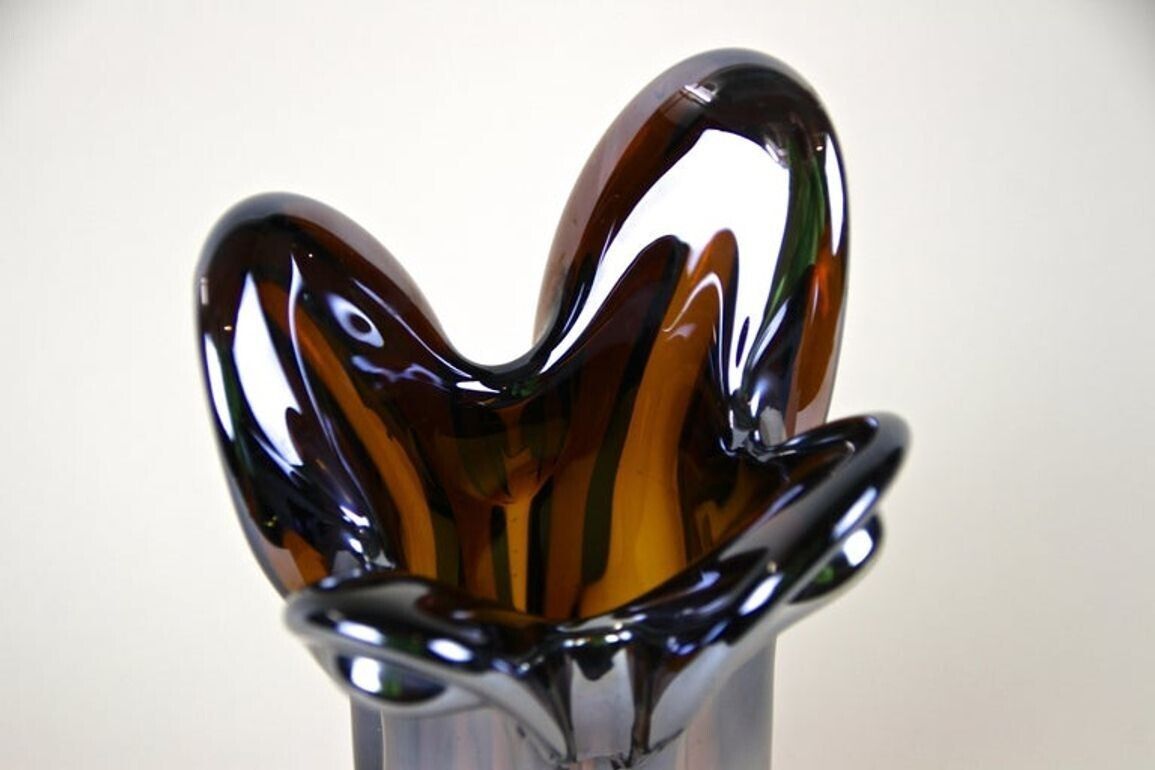 photo furniture 20th Century Murano Glass Vase With Iridiscent Chrome Effect, It Circa 1970