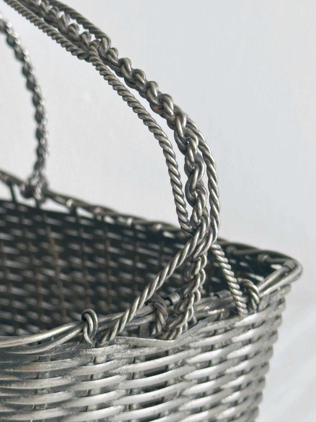 Woven Metal Wine Basket, Elegant Bottle Holder, Table Accessory, Retro Decoration, Table Art, Gift For Wine Lover photo vinterior