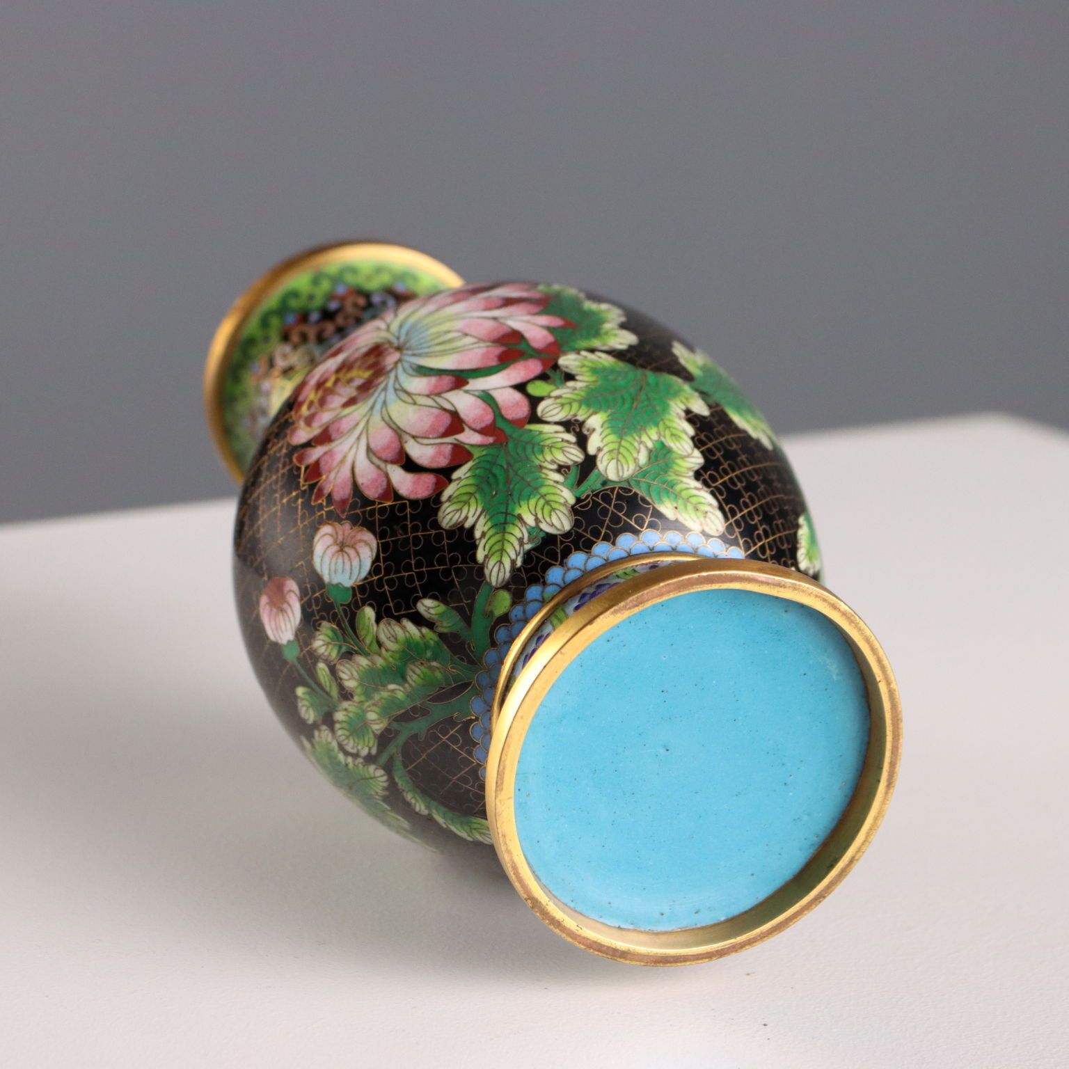 photo furniture Antique Cloisonné Vases Leaves Decorations China XX Century