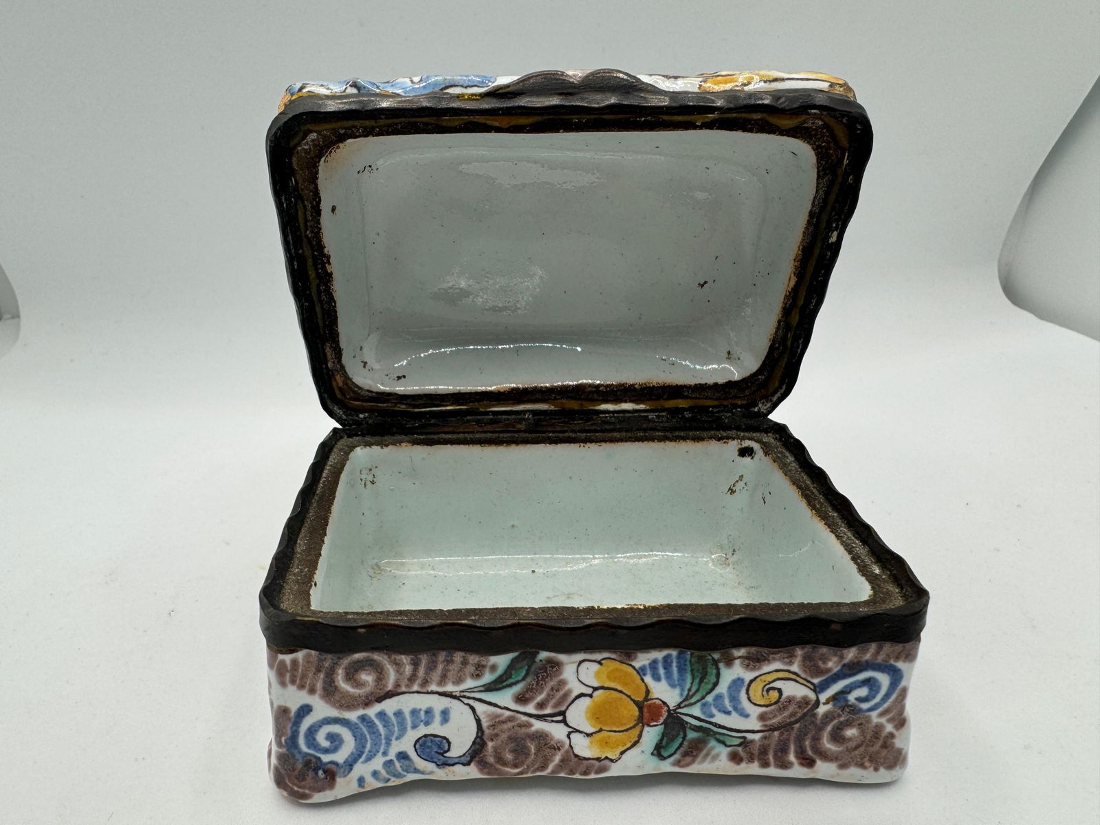 photo furniture 17th Century Dutch Delft Snuff / Patch Box