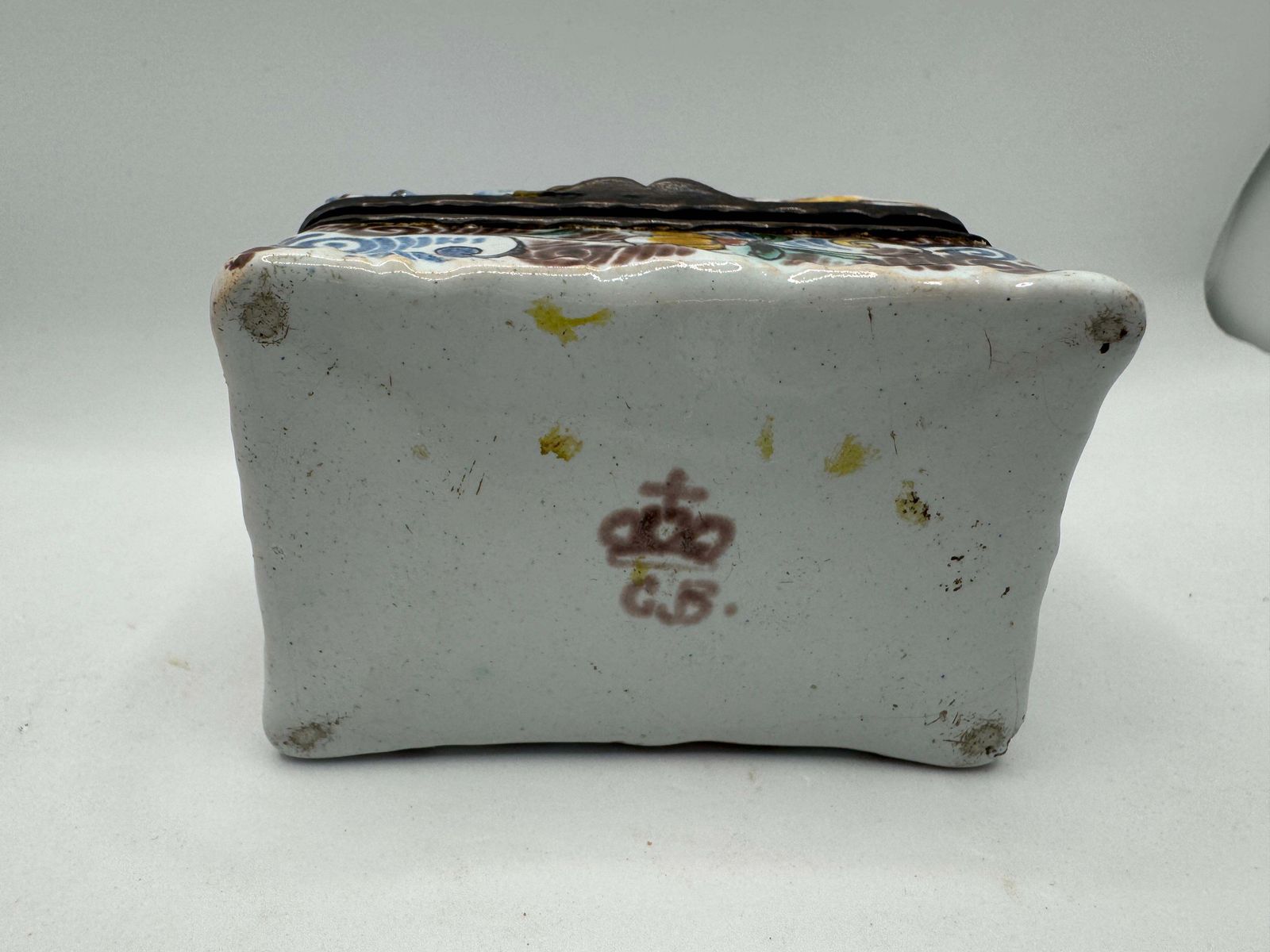 photo vinterior 17th Century Dutch Delft Snuff / Patch Box