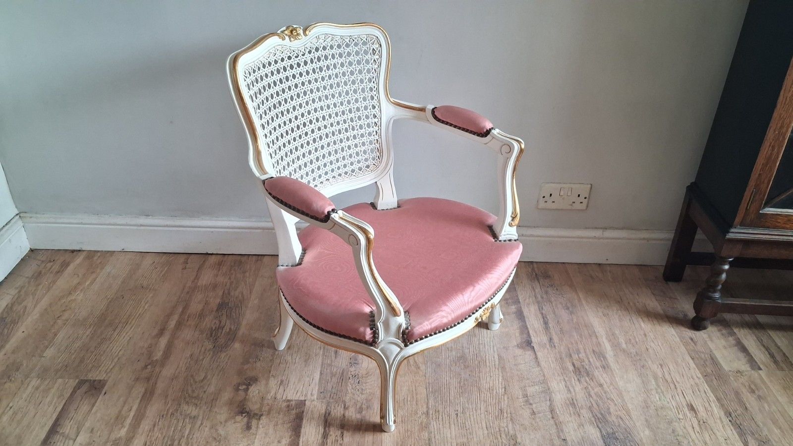 photo furniture Beautiful French Louis XV  Cream And Gilt Upholstered Armchair /Bedroom Chair