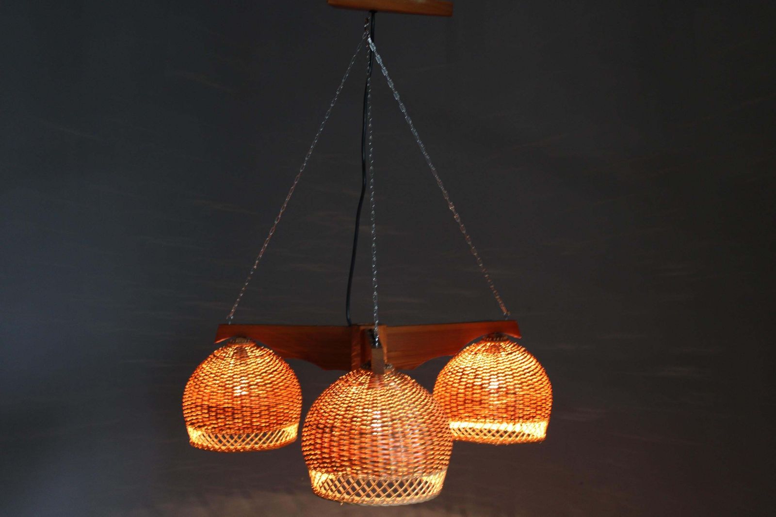 photo vintage 1970s Czechoslovakian Rattan & Pine Pendant Light, Three Shade Chandelier