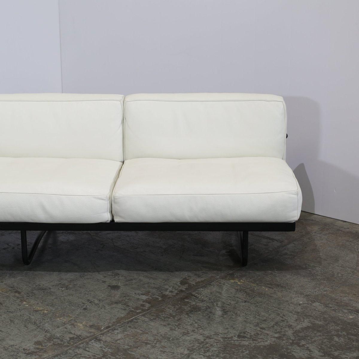 5 Canapé, Appartement Le Corbusier Three Seater In White Leather With Black Fram photo buy