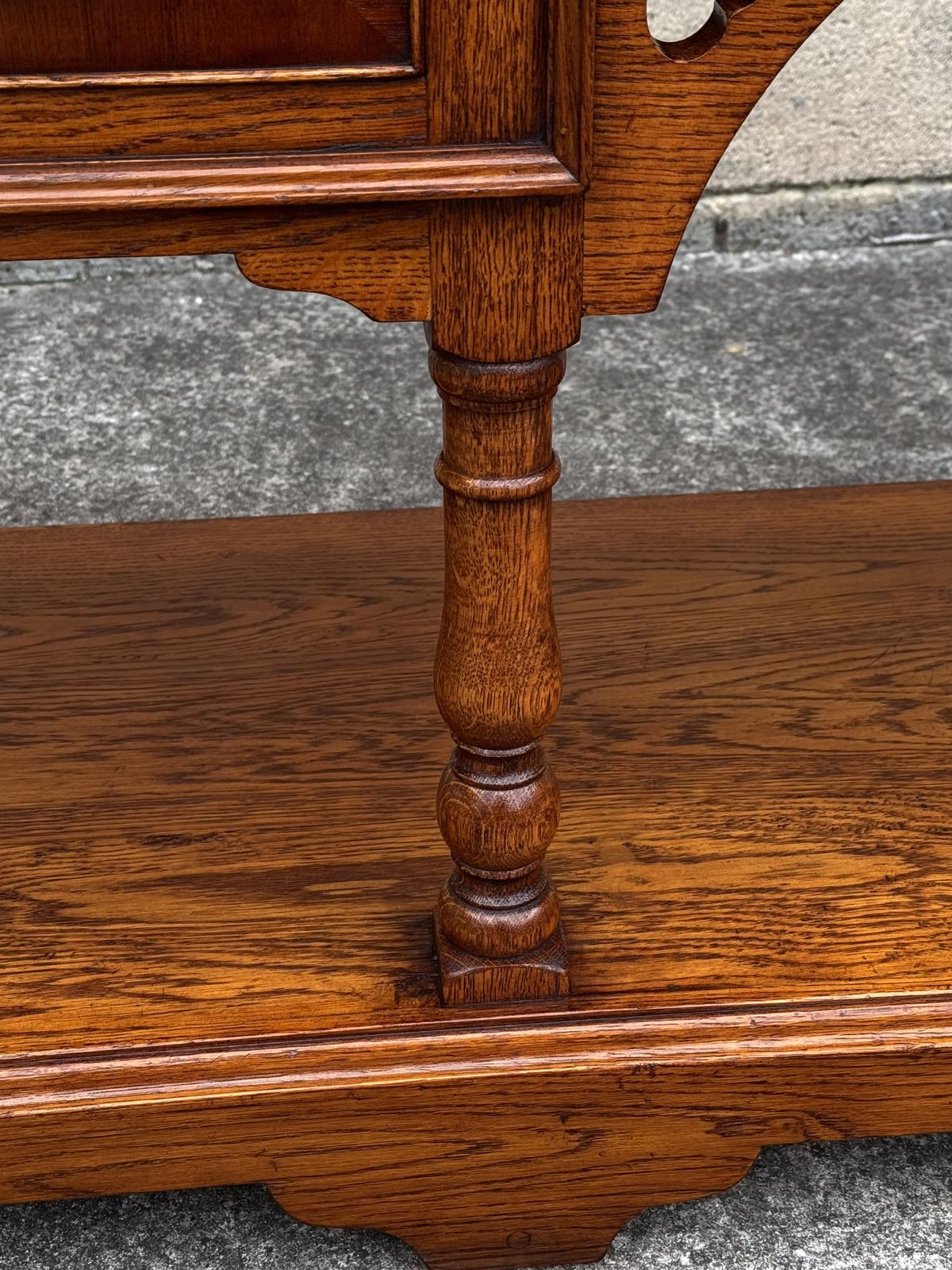 A Titchmarsh And Goodwin Style Solid Oak Sideboard Dresser Base Hall Lamp Table photo 1595.0