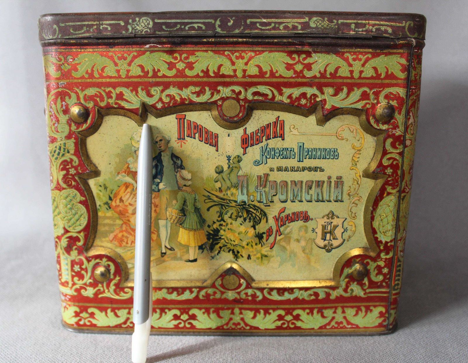 Antiek Groot Blikken Doosje, 19e Eeuw, Russisch Keizerrijk, Verzamelobject, Gedreven Reliëf, Winkelblik photo furniture