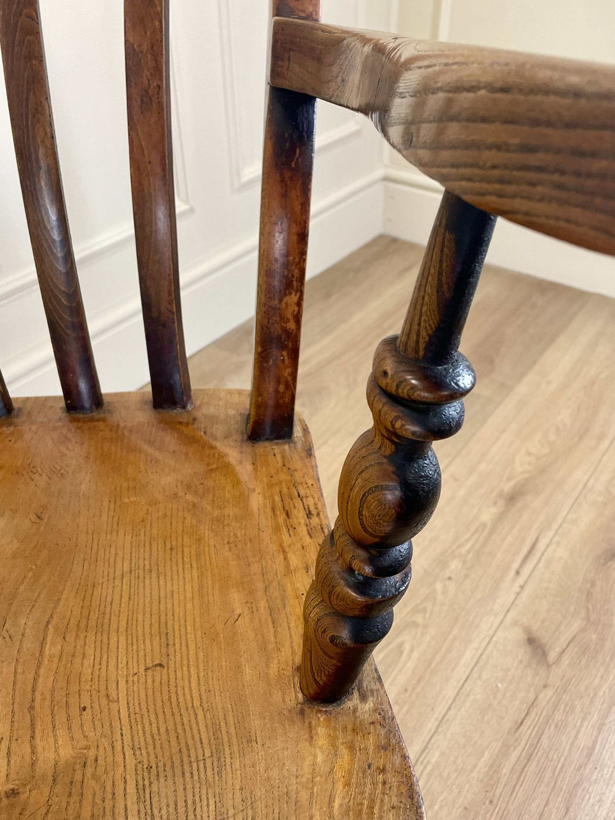 photo furniture Antique Victorian Farmhouse Lathe Back Arm Chair