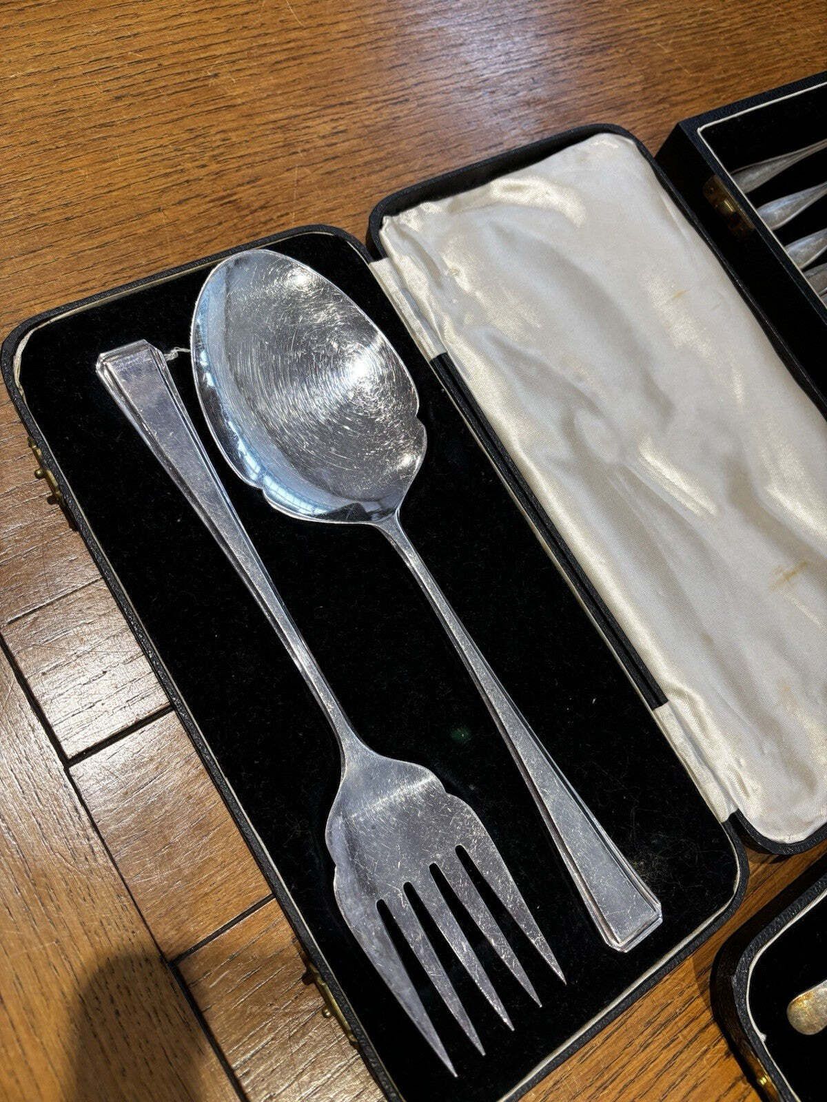 Silver Plate Collection Of Cased Serving Pieces, Grapefruit Spoons & Fish Forks photo Home Decor