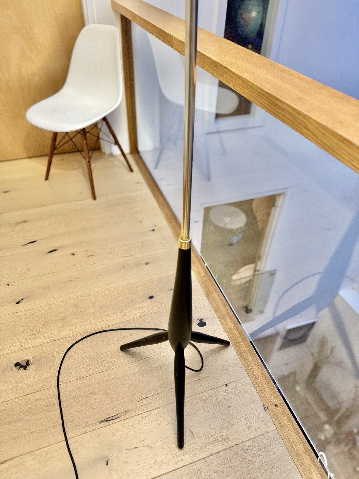 photo vinterior Very Tall 1950s Brass & Ebonised Wood Tripod Floor Lamp With Shade Vgc